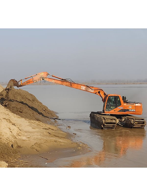 加长臂水路两用挖掘机