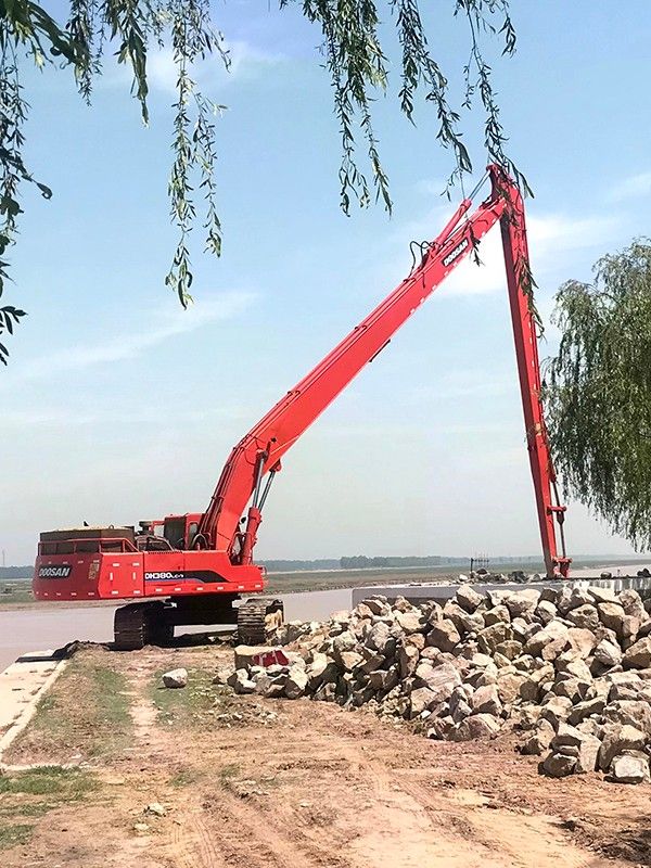 加长臂水路两用挖掘机